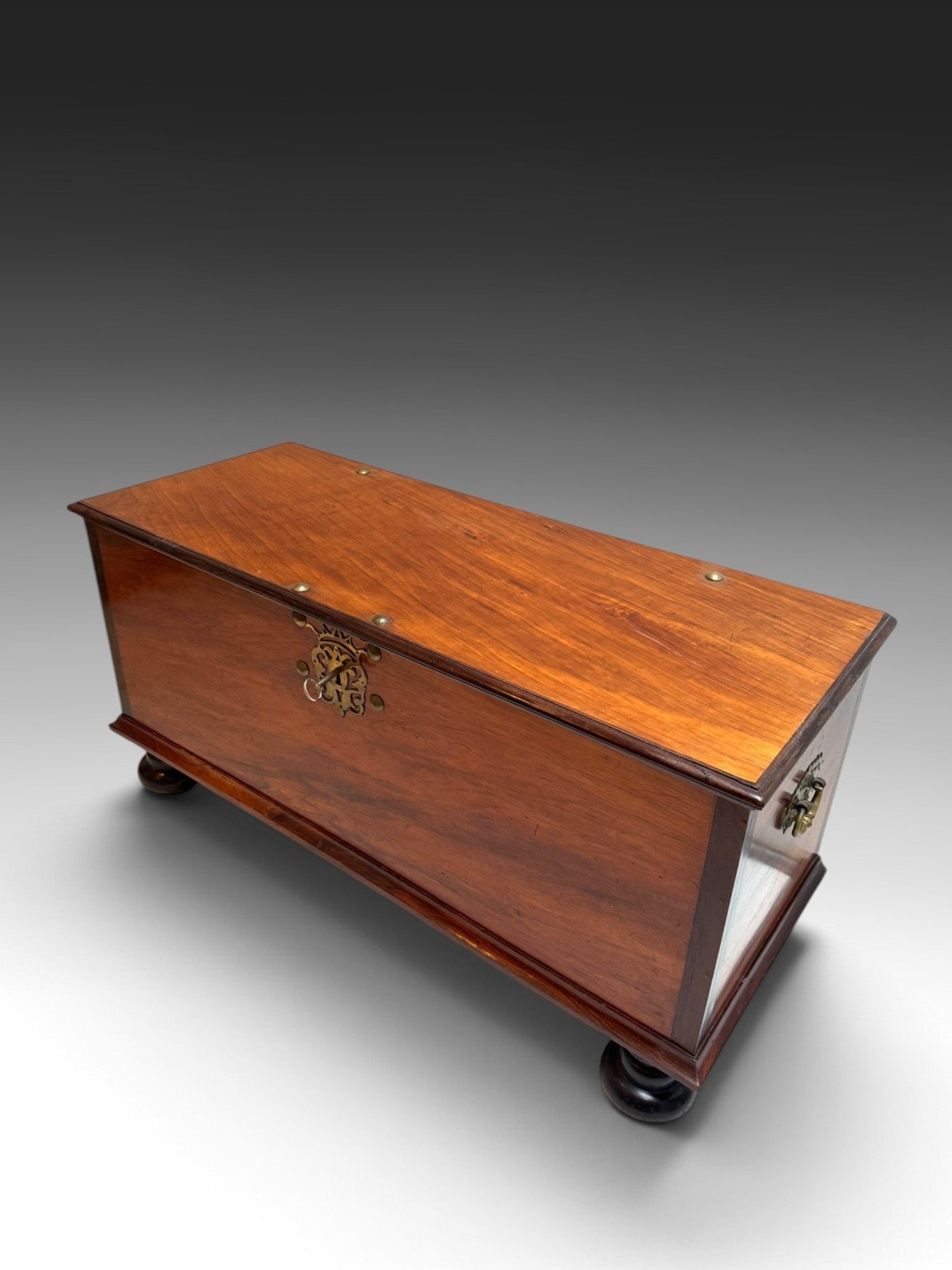 Dutch Colonial V.O.C. Company Chest, 18th Century — Art-Leap